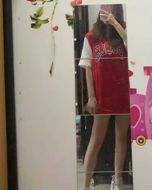 艺校黄发妹妹极致粉B，床上B叫老公